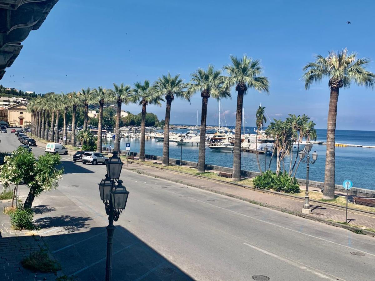I Mezzanini Di Palazzo Bonaccorsi Apartman Milazzo Kültér fotó