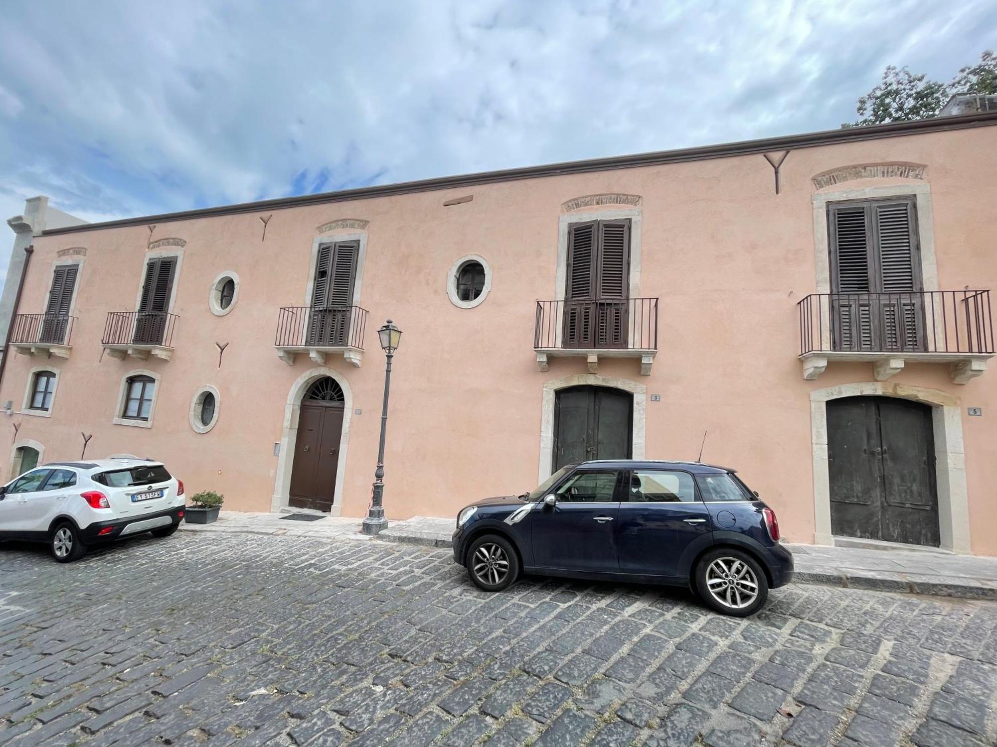 I Mezzanini Di Palazzo Bonaccorsi Apartman Milazzo Kültér fotó